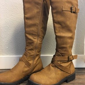 Cute tall brown boots!